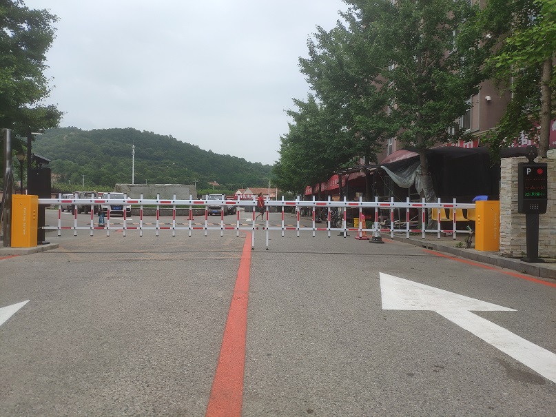 桓仁小區柵欄道閘車牌識別門禁系統