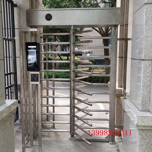 沈陽某高檔小區人臉識別全高轉閘門禁系統
