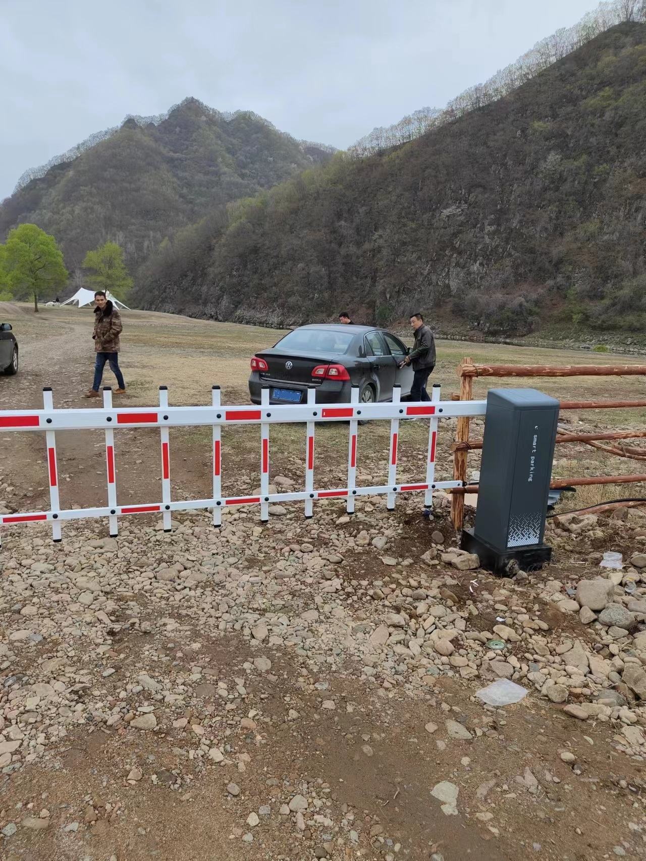 寬甸滿兮宿營(yíng)基地安裝道閘系統(tǒng)13998203311